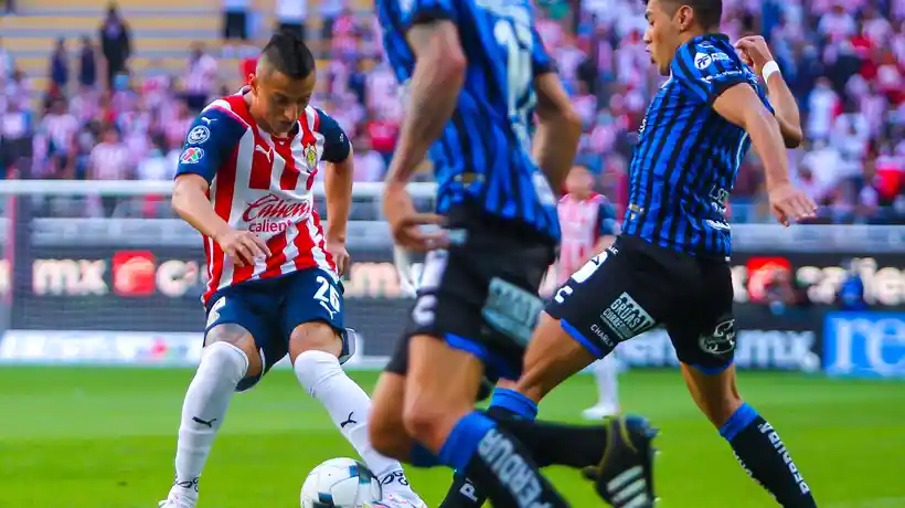 Chivas busca su primera victoria visitando a Querétaro en la J3