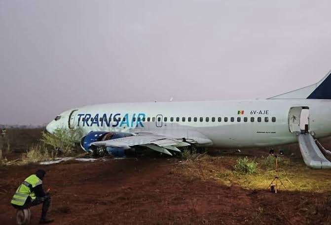 Avión Boeing 737 se estrella durante despegue en Senegal