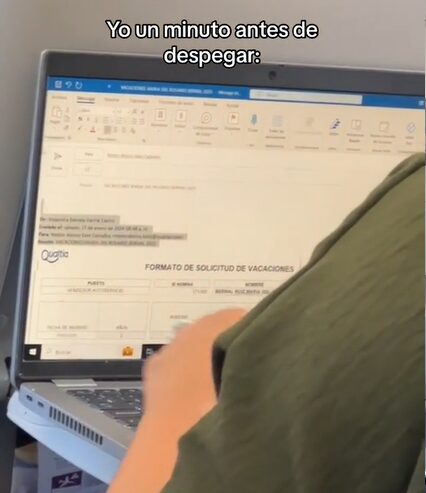 Mejor pedir perdón que pedir permiso; Mujer antes del despegue de avión llena su solicitud de vacaciones