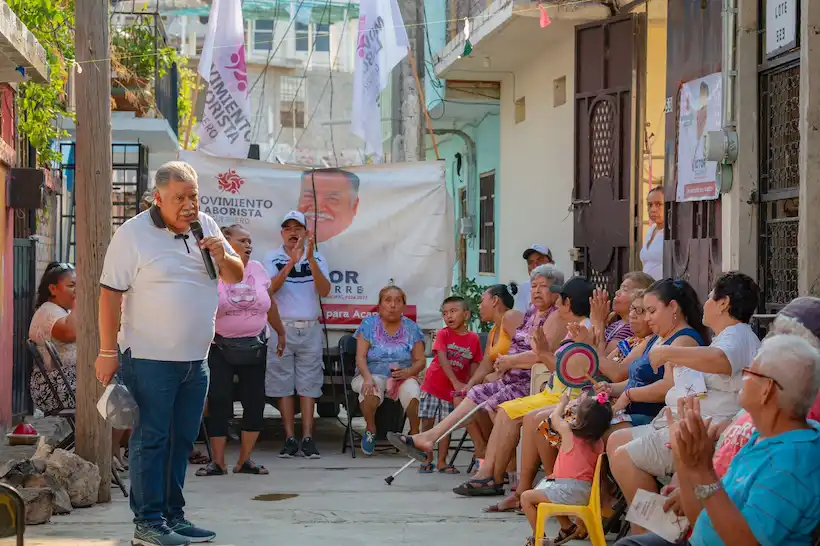 Escucha Víctor Aguirre demandas de acapulqueños sobre servicios públicos