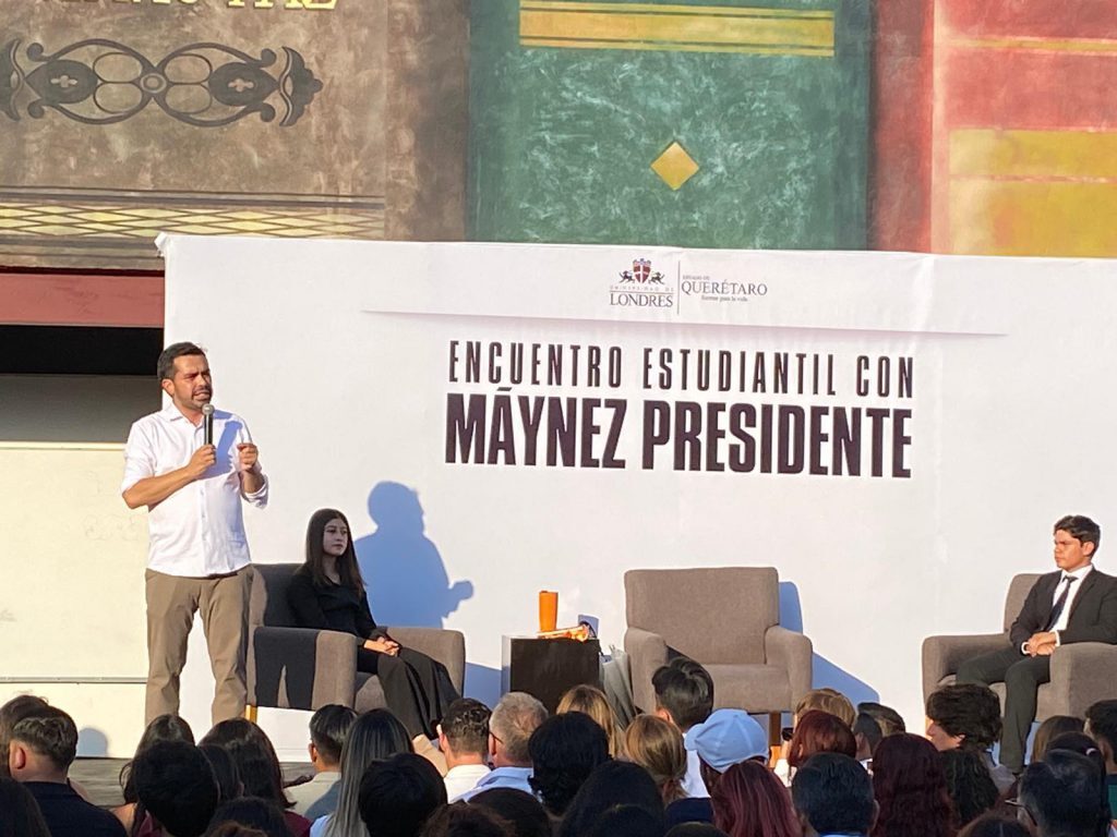 Jorge Álvarez Máynez visita estudiantes de Universidad de Querétaro