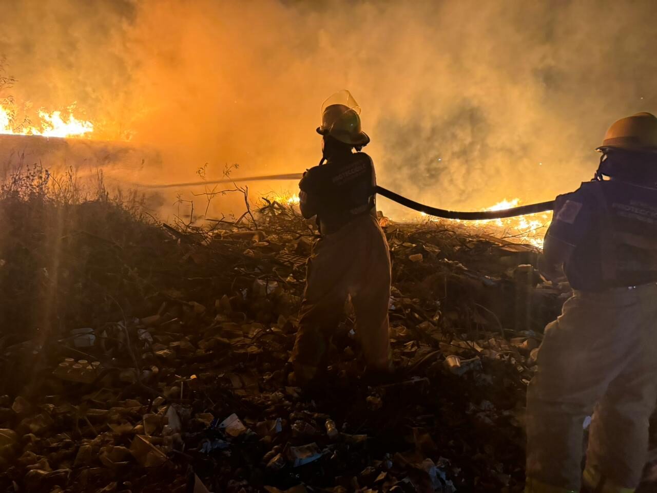 Casa en colonia Cayaco de Acapulco se incendia