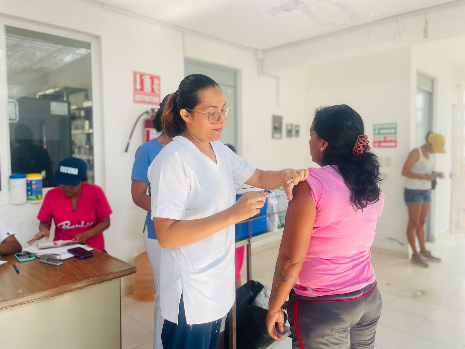 Realizan en Llano Largo campaña de vacunación  para niños y adultos mayores