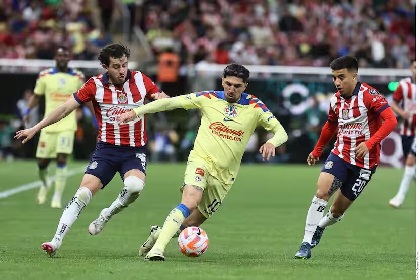 Chivas y América chocan en un clásico de Liga MX en semifinales