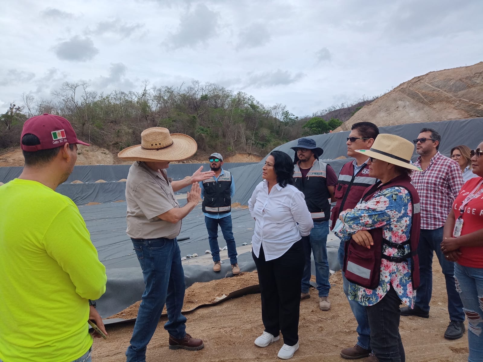 Recorre Abelina López obra de nueva celda del relleno sanitario