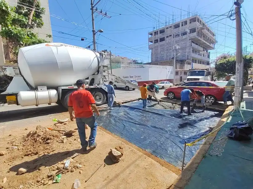 Rehabilitan vías con programa de bacheo en Acapulco