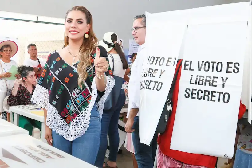 Vota Evelyn Salgado en Acapulco; llama a la participación ciudadana