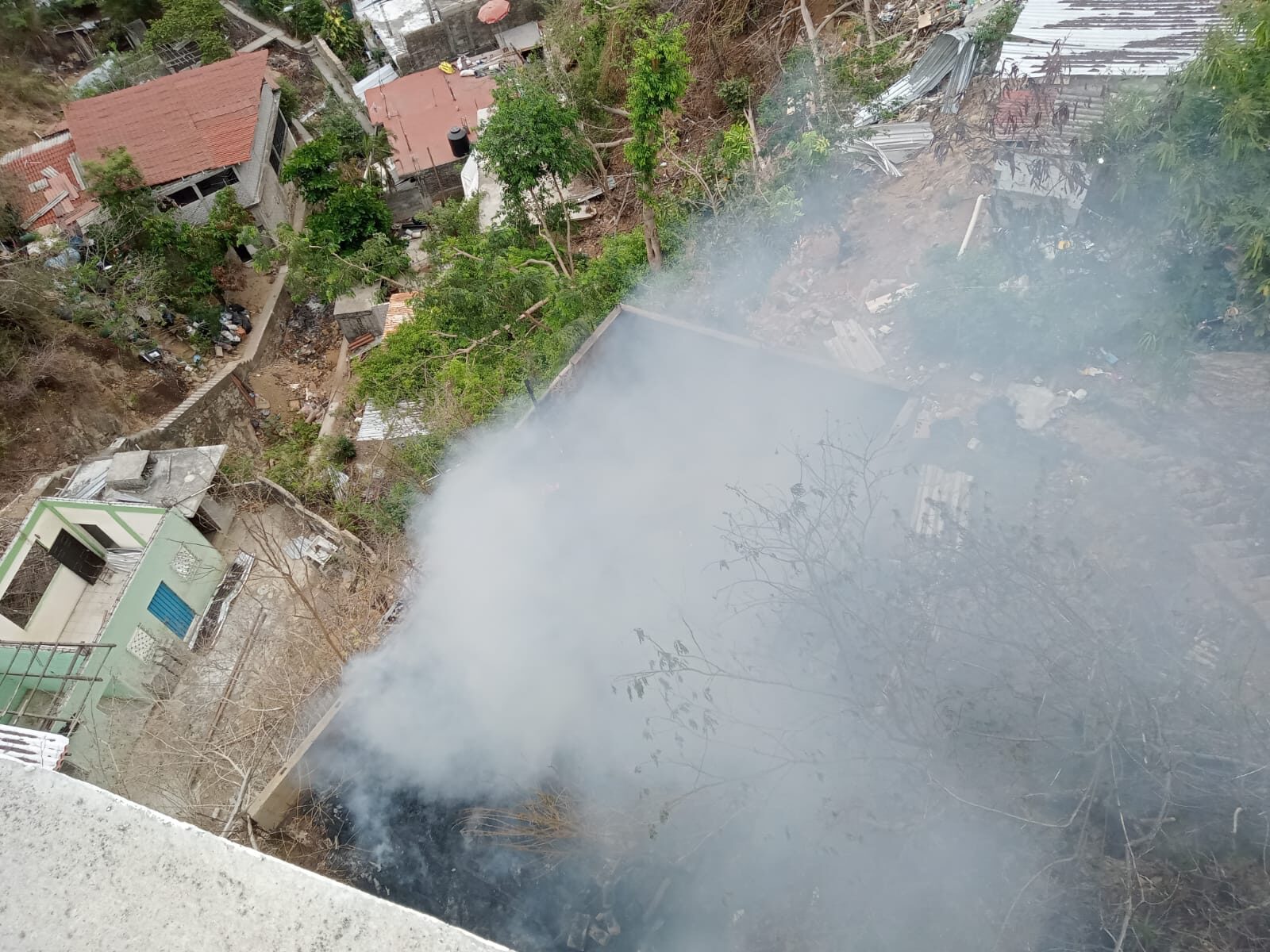 Acapulco en llamas: Bomberos sofocan incendios en distintos puntos del puerto