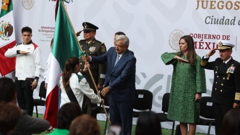 AMLO abandera delegación mexicana que competirá en Juegos Olímpicos de París