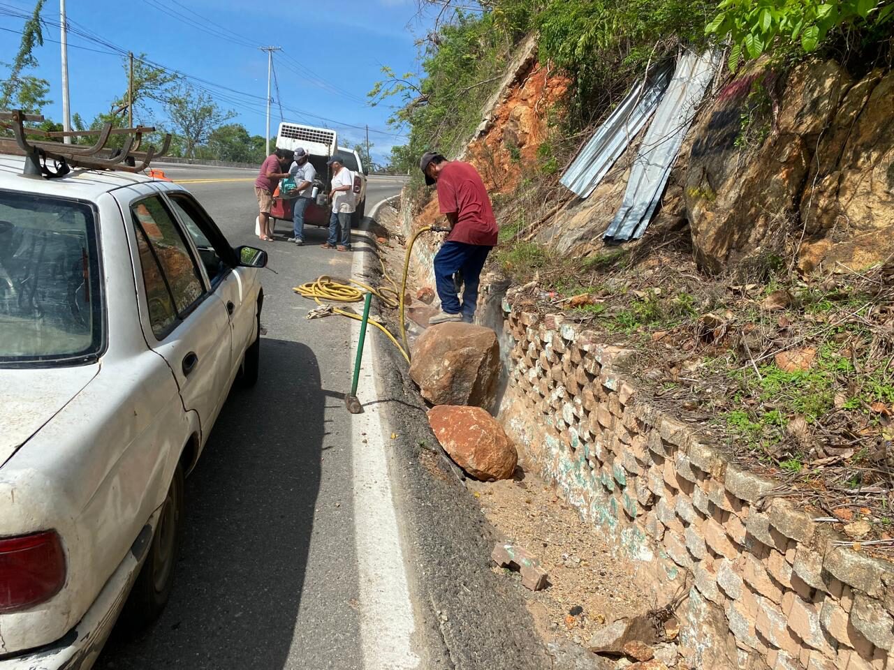 Realizan trabajos de reparación y mantenimiento en Escénica de Acapulco