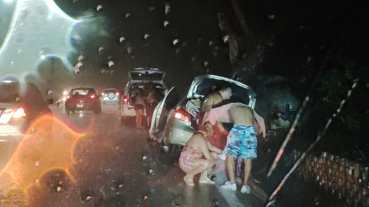 Acapulco colapsa debido a intensas lluvias