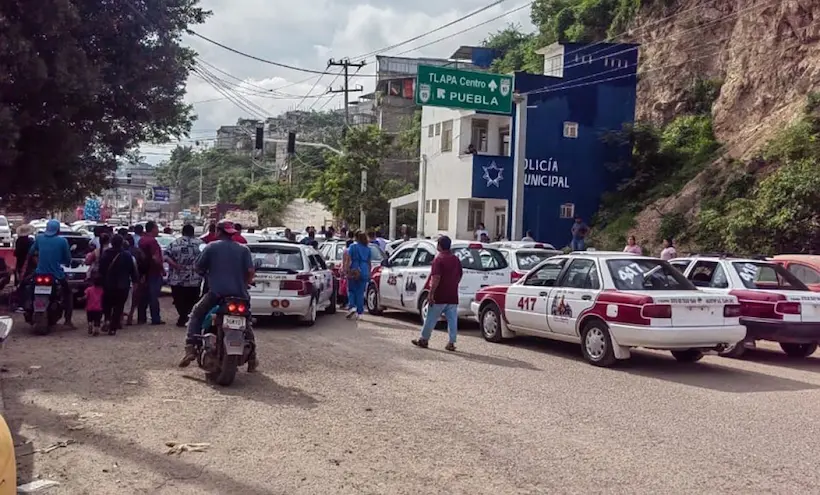 Bloquean acceso a Teloloapan; demandan seguridad