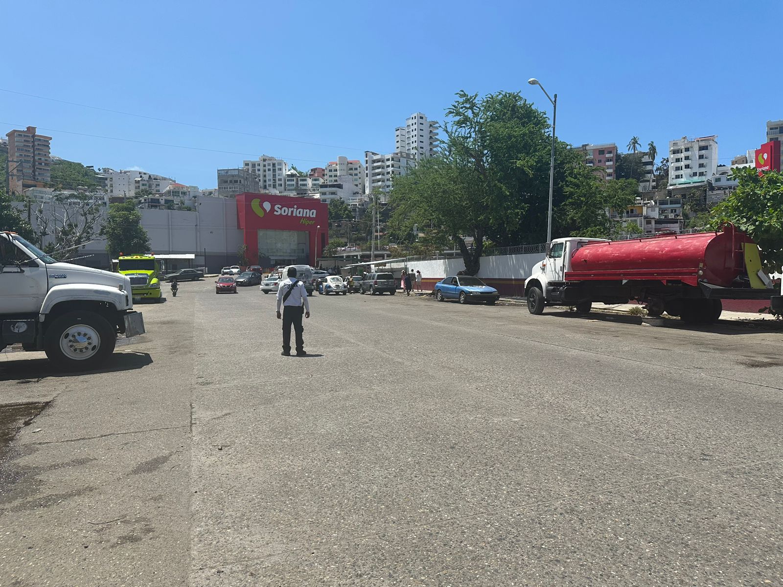 Con programa de ordenamiento despeja Gobierno de Acapulco la avenida Universidad