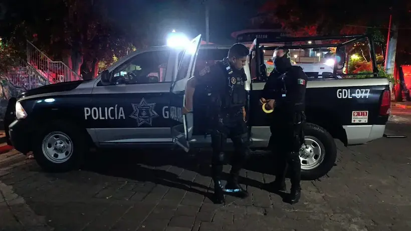 Cae hombre de una altura de 7 metros tras fallido robo en hotel de Guadalajara