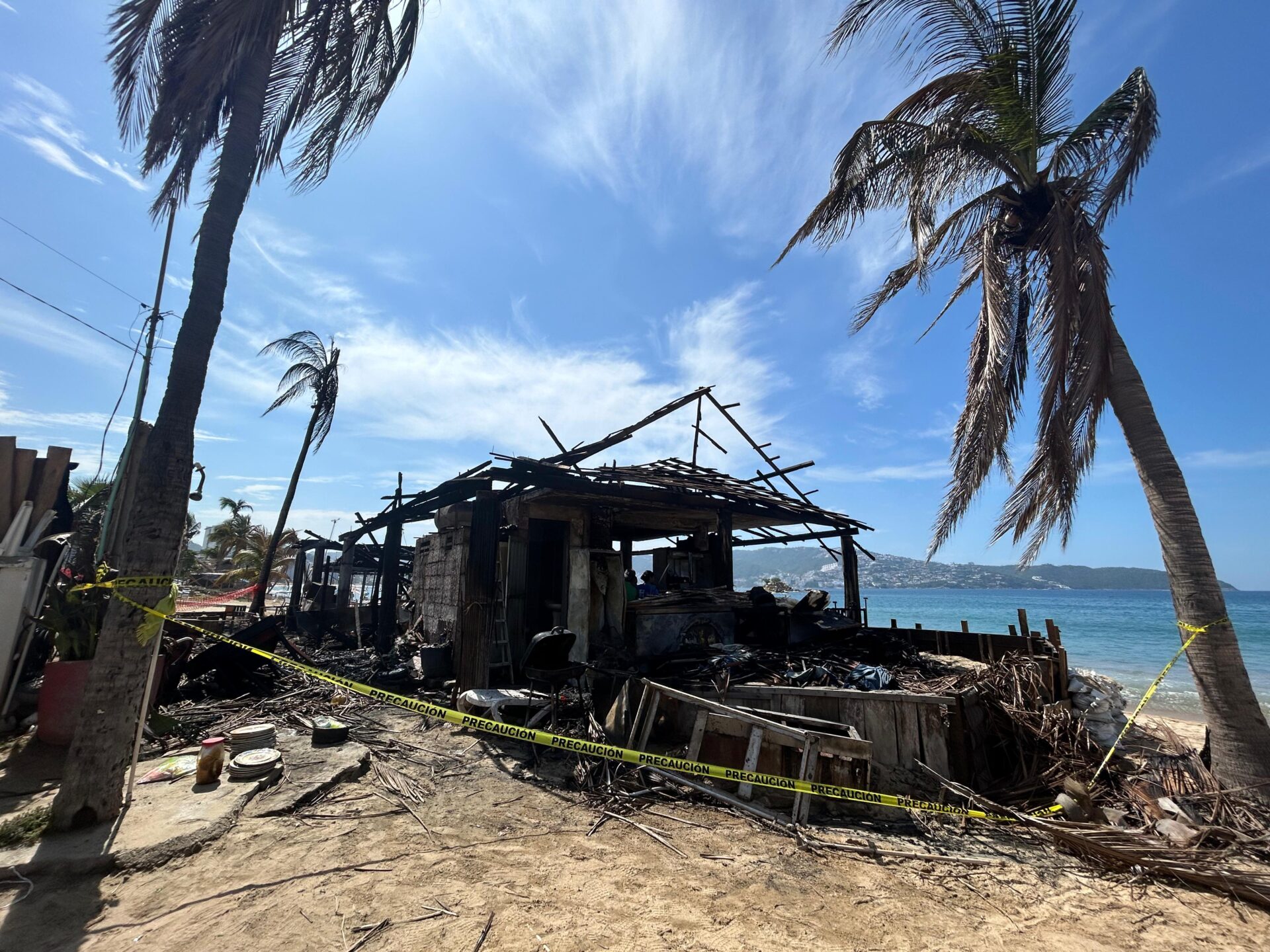 “Me siento como en Otis”, se lamenta propietaria de restaurantes incendiados en Acapulco