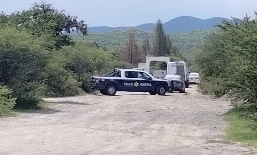 Ultiman a conductor y abandonan su camioneta en Querétaro