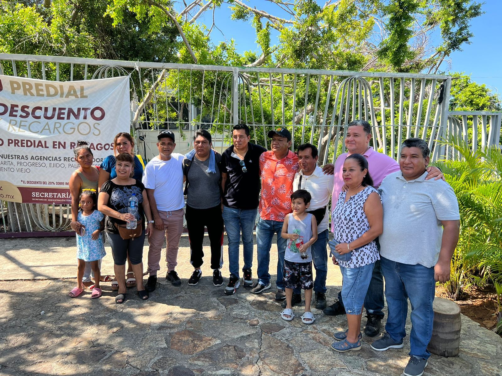 Padres de familia y docentes de la escuela Real del Palmar exigen audiencia con autoridades