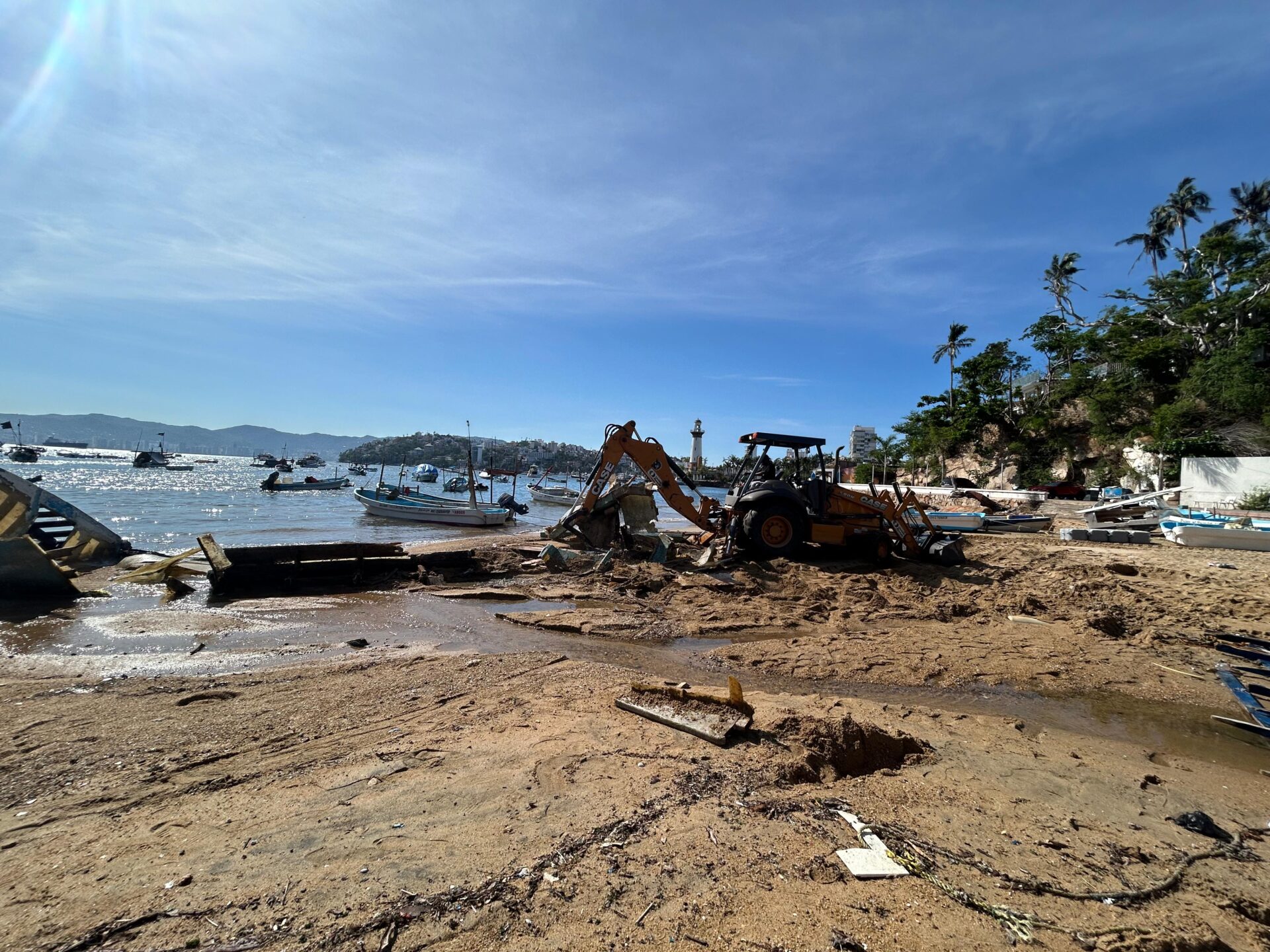 Retiran alrededor de 40 toneladas de basura en la Quebrada y playa manzanillo