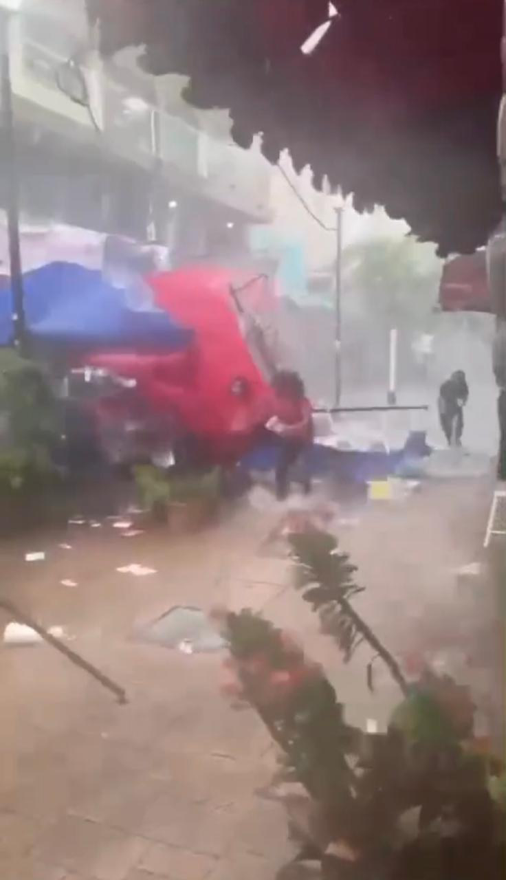 Causa daños a locales informales e inundaciones la tormenta local en Chilpancingo