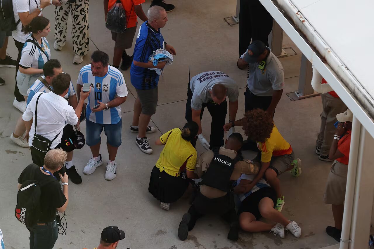 La Policía de Miami arrestó a 27 personas tras el caos durante la final de la Copa América