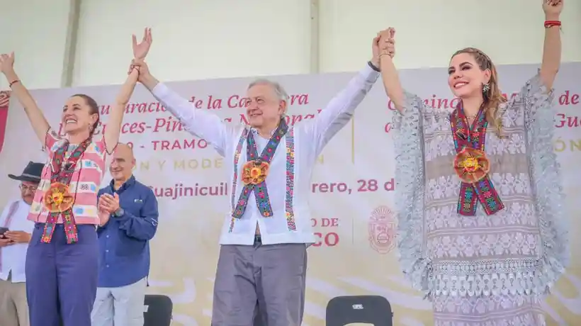 Inauguran Evelyn Salgado y AMLO ampliación de Carretera Las Cruces-Pinotepa Nacional