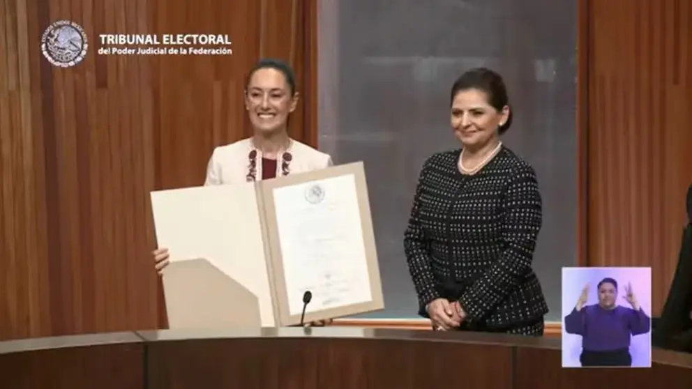 Recibe Claudia Sheinbaum constancia de mayoría como presidenta electa de México