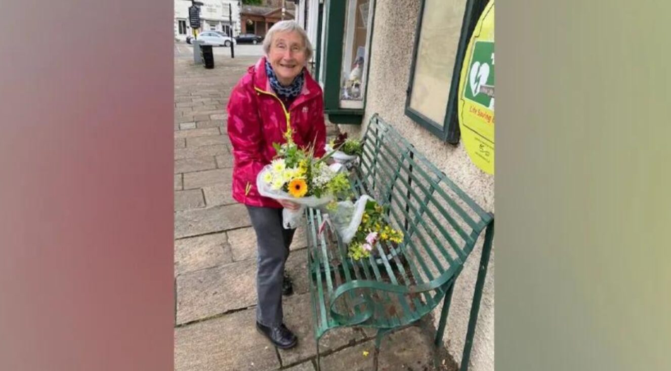 En Reino Unido regalan flores para vencer la soledad