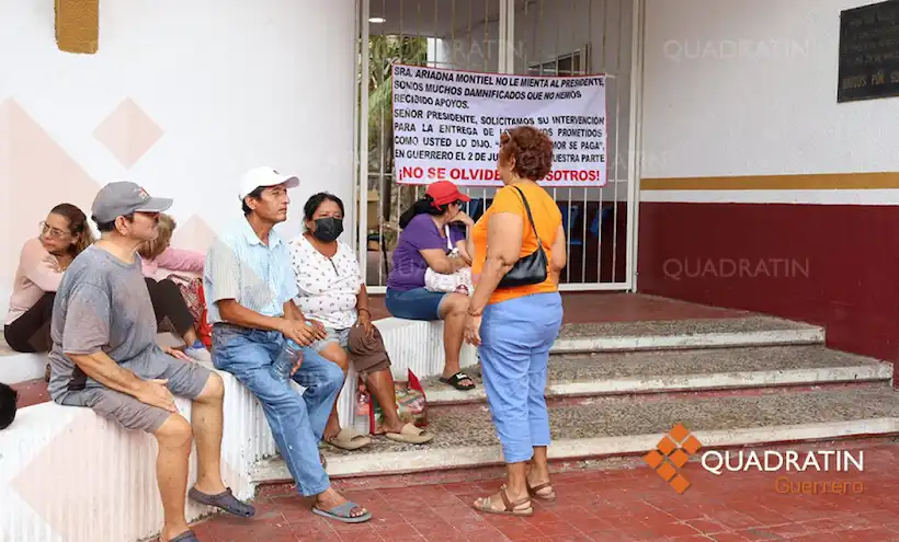 Toman damnificados por Otis oficinas fiscales en Acapulco