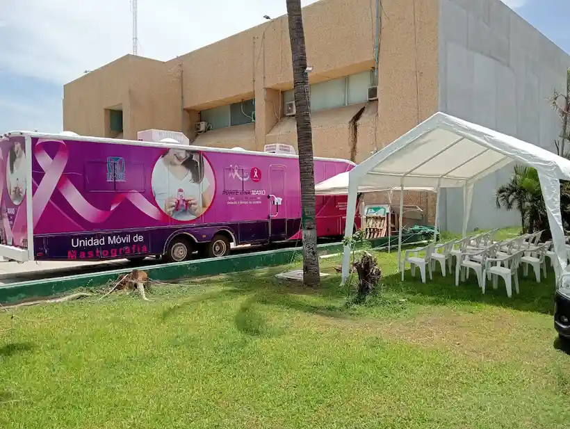 Equipan con Unidad Móvil de Mastografía a la UMF no. 26 del IMSS en Acapulco