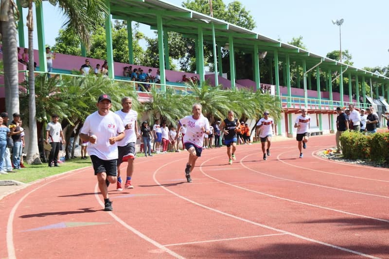 Reconocen a adultos mayores de la Olimpiada de Oro en Acapulco