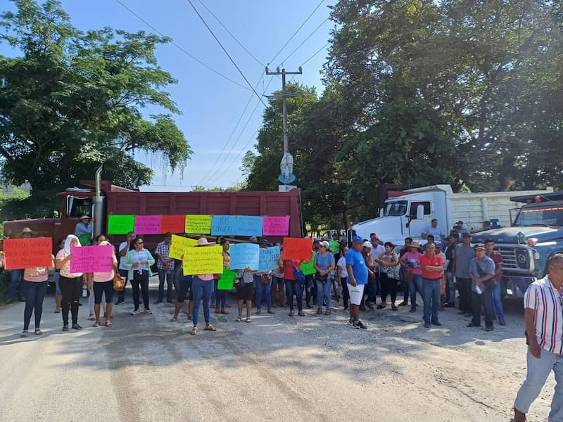 Bloquean por segundo día la carretera Ayutla-Cruz Grande 