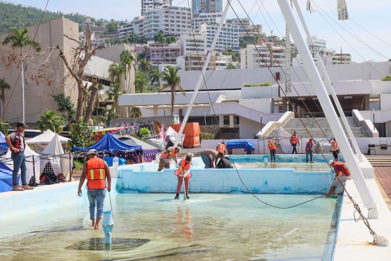 Continúan labores de mantenimiento en el Centro de Convenciones Acapulco golpeado por Otis