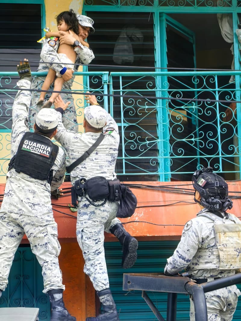 Guardia Nacional rescata a menor de un balcón en Acapulco 