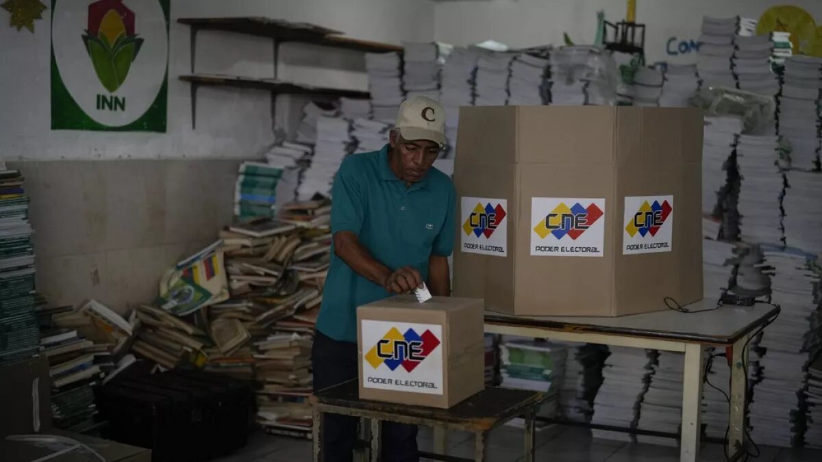 Tribunal de Venezuela revisa actas físicas de las elecciones presidenciales