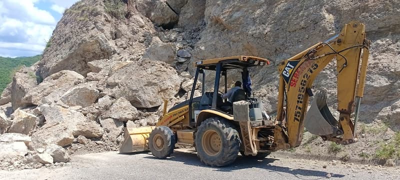 Atienden afectaciones por lluvias en carretera Tlapa-Cualác