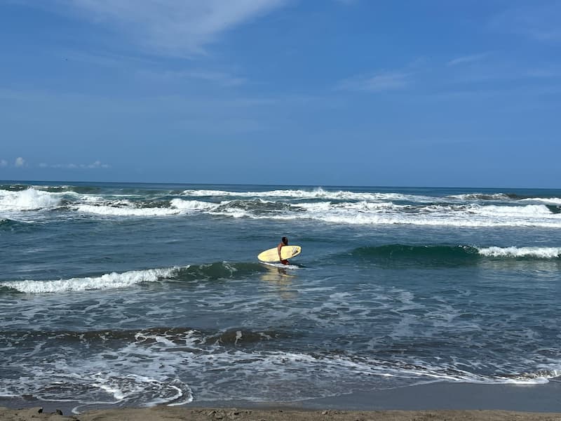 Playa Bonfil, el paraíso del surf en Acapulco