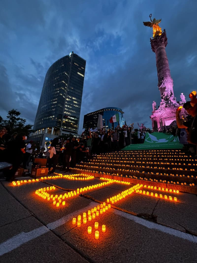 Avala Comisión reforma judicial, protestan en el Ángel