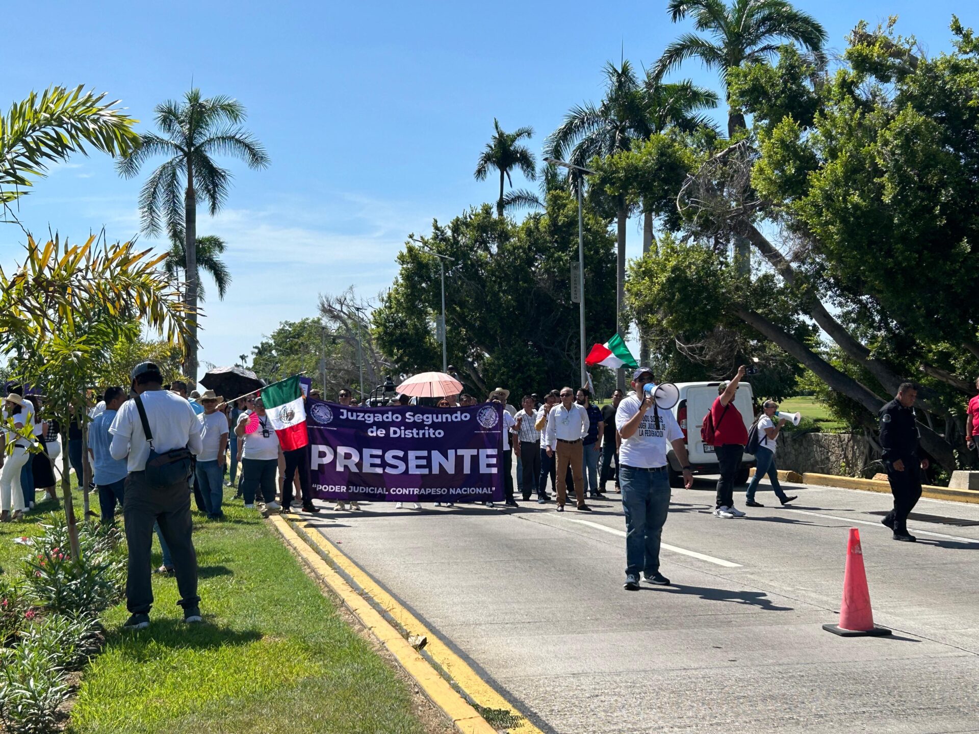 Se manifiestan en contra de la reforma judicial en Acapulco