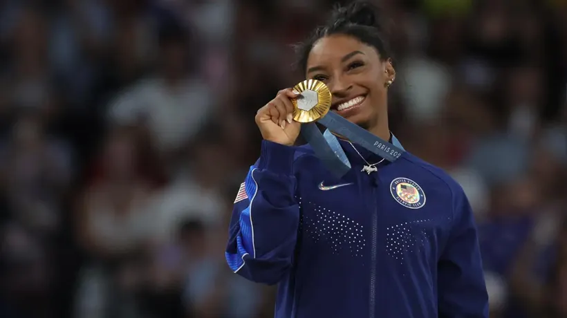 Simone Biles se corona nuevamente en París 2024