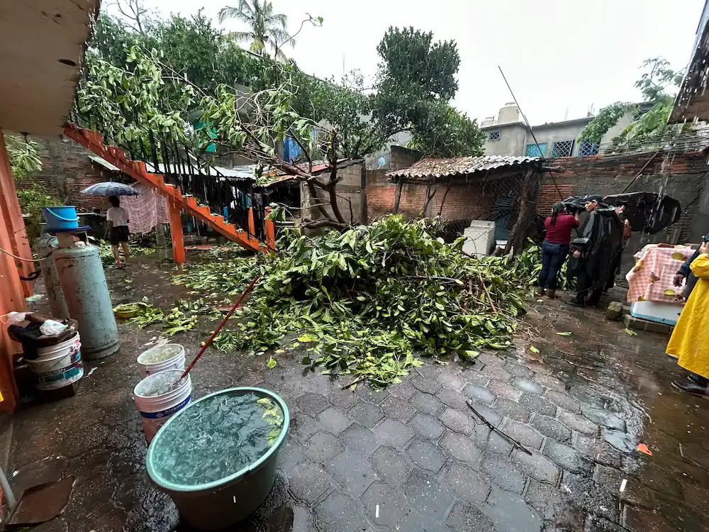 Deja John daños en más de 77 mil viviendas de 72 municipios de Guerrero