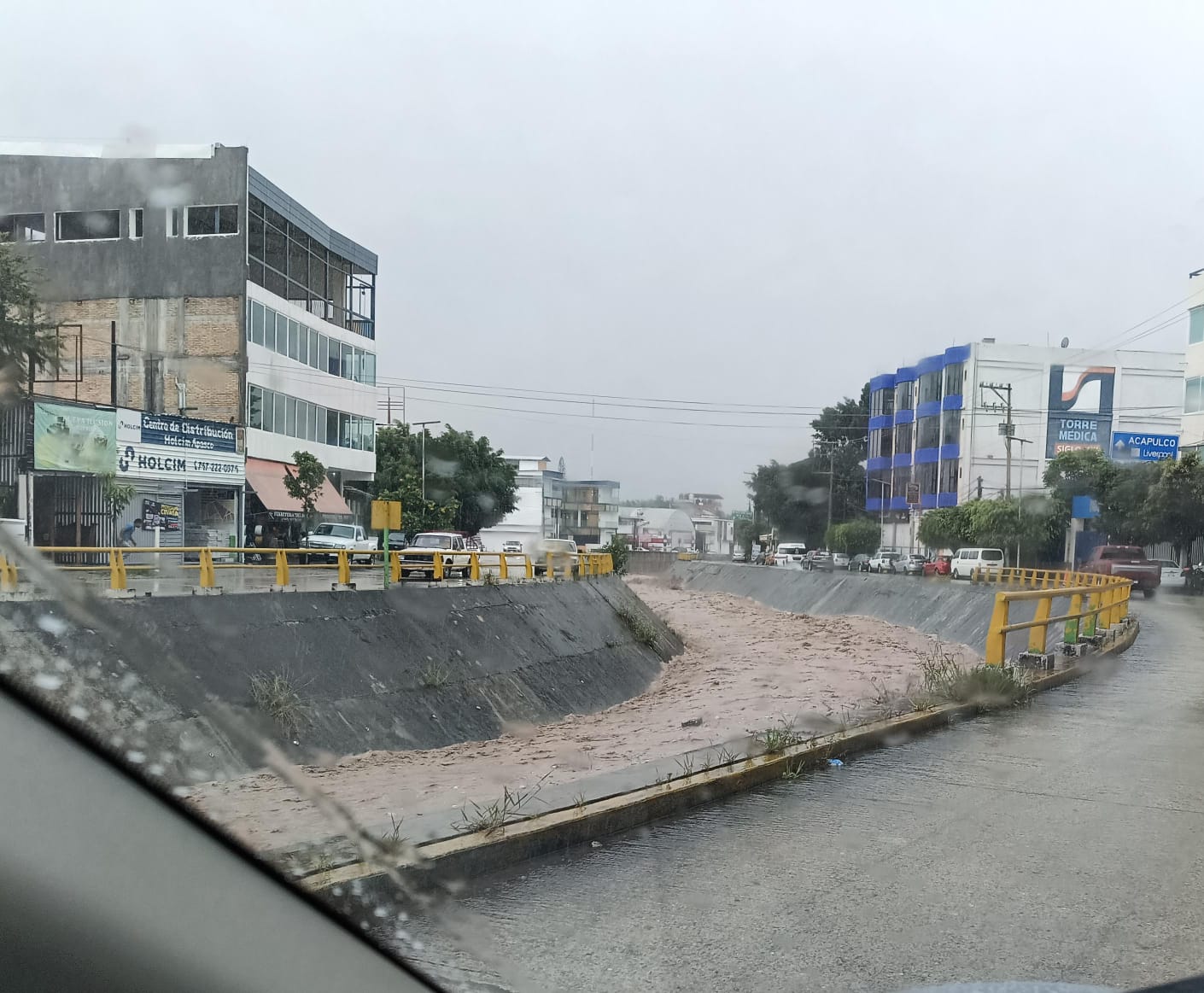 Reportan tres lesionados en Chilpancingo por John