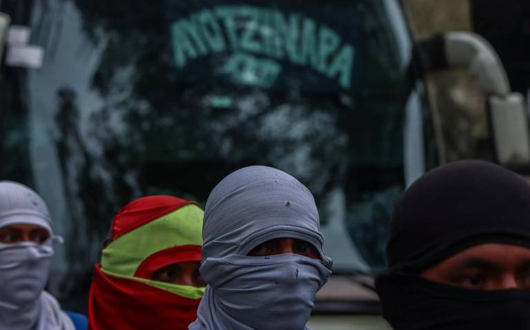 Con protesta en el Senado, rechazan padres  de  los 43 integración de la GN al Ejército