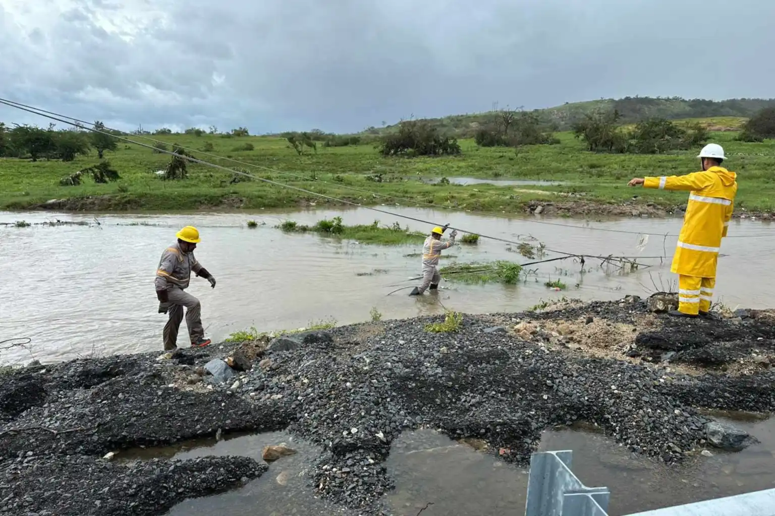 Restablece CFE eléctrico en zonas de Guerrero y Oaxaca afectadas por “John”