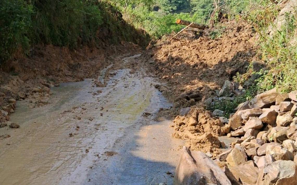 Ocho horas después, no hay respuesta en deslave que dejó al menos 3 muertos en Acapulco