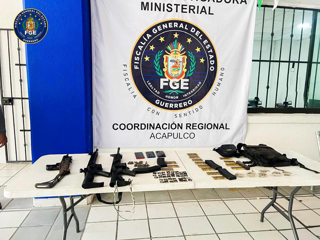 Detiene FGE Guerrero a dos con armas y drogas en Acapulco