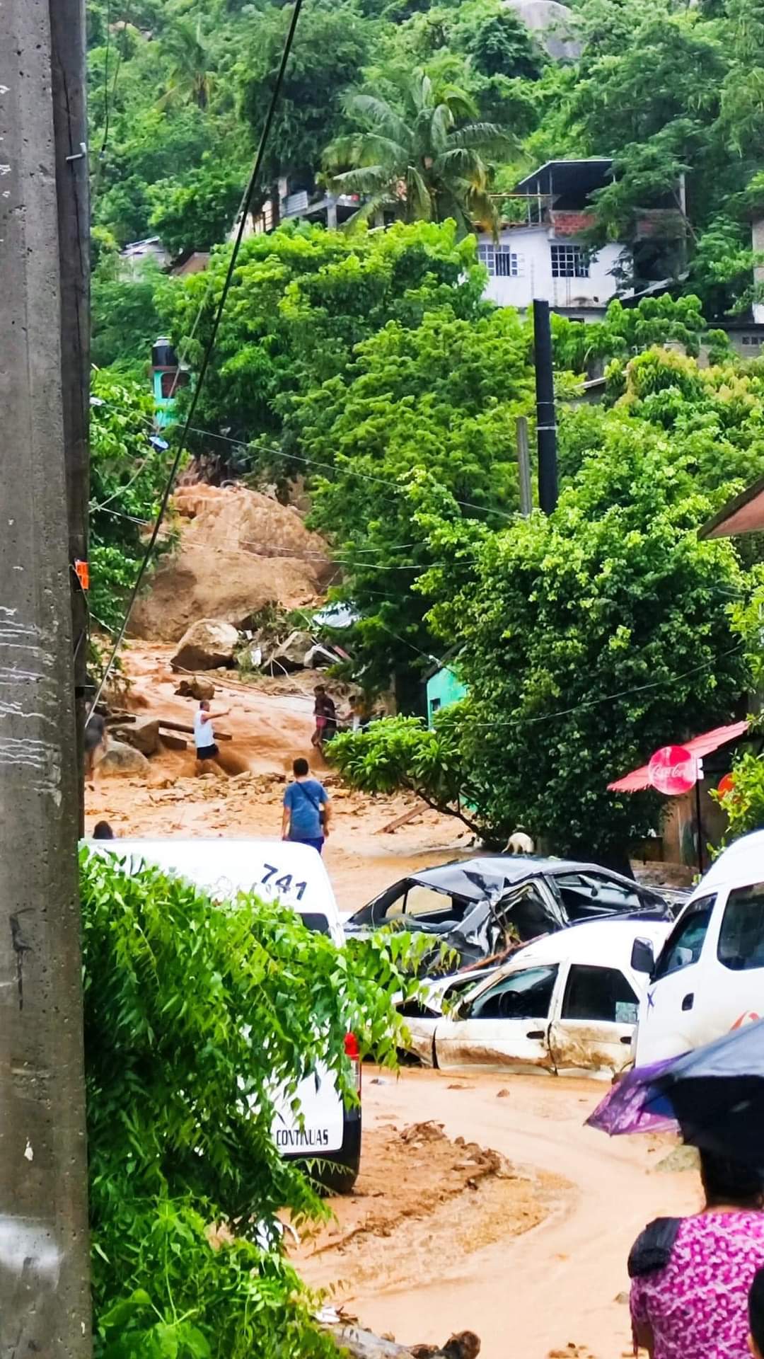 Se registra deslave en colonia La Libertad de Acapulco; piden auxilio