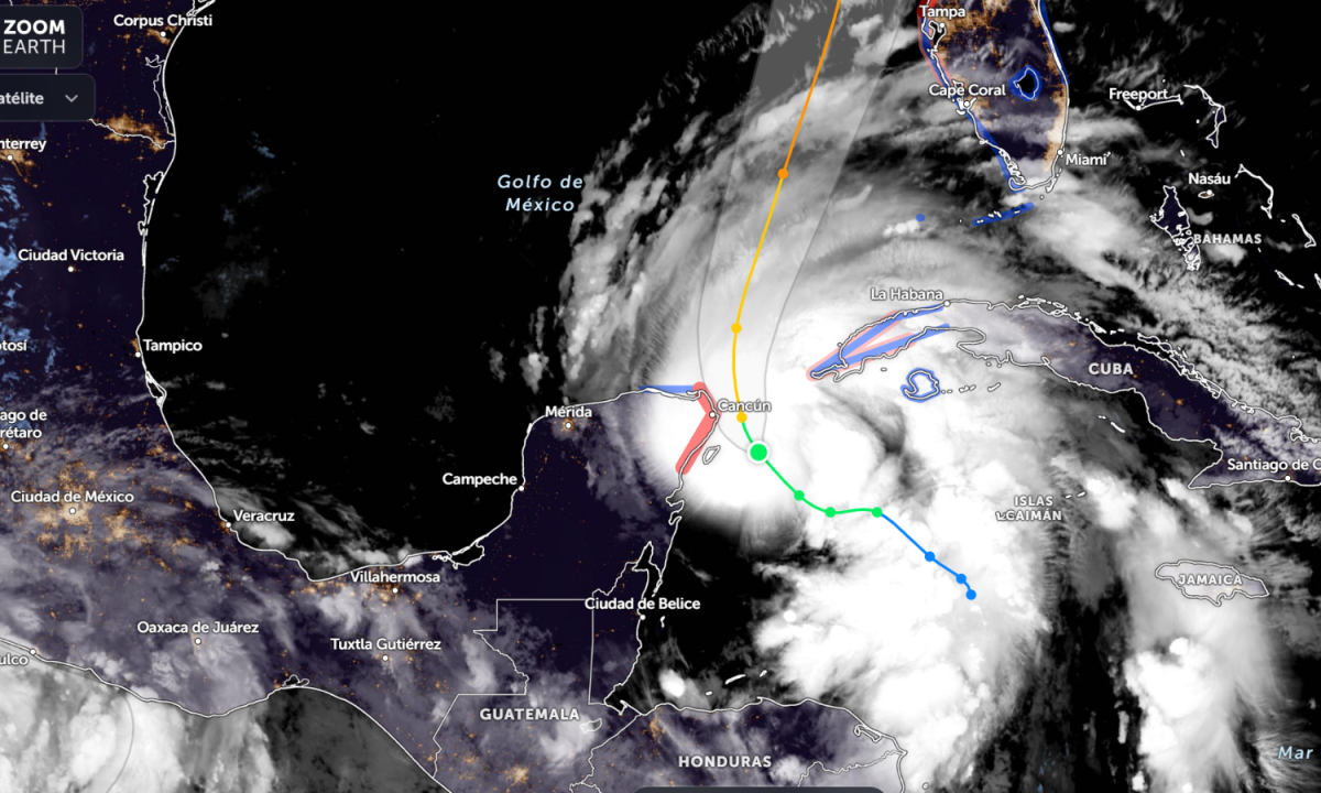 Helene se intensifica a huracán frente a las costas de Quintana Roo