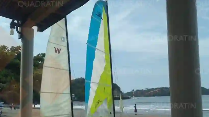 Cocodrilo de dos metros espanta a bañistas playa de Zihuatanejo