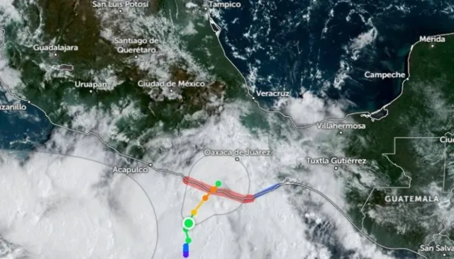 John toma fuerza; se convierte en huracán categoría 1