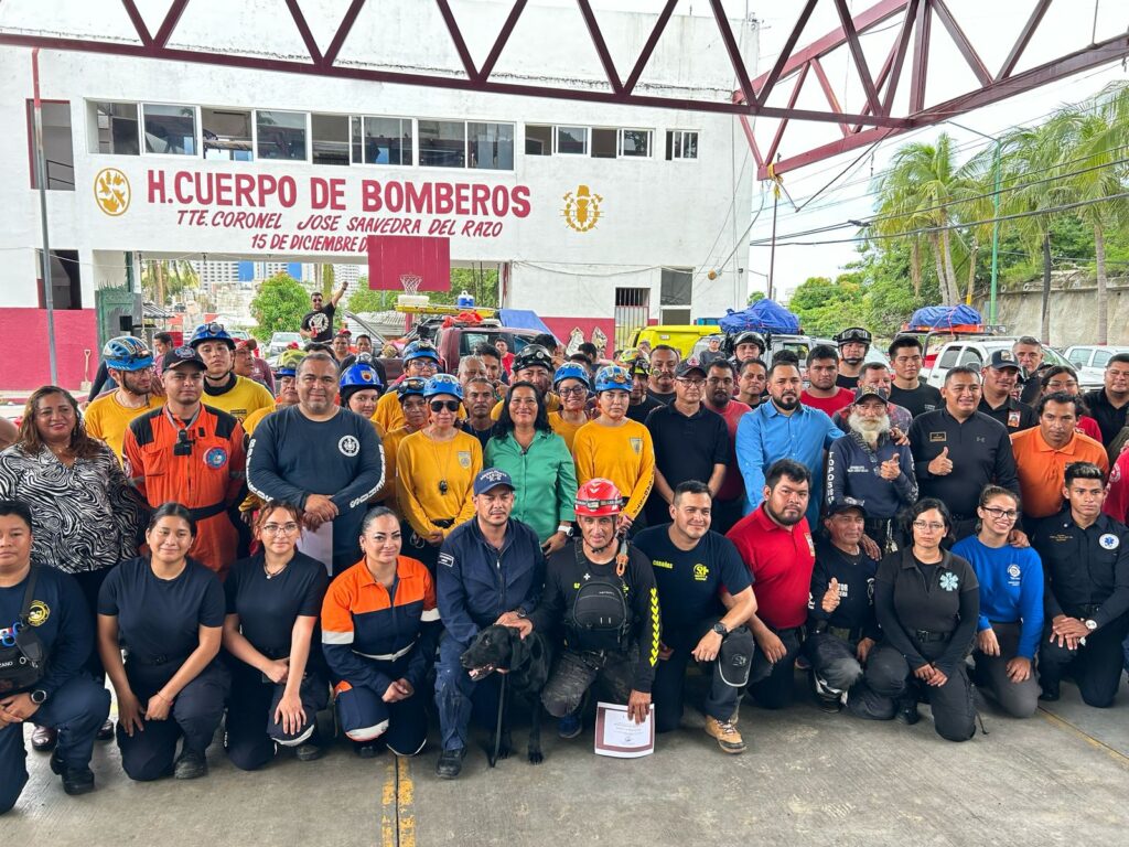 Rescatan 200 voluntarios y Bomberos de Acapulco a 630 damnificados inundados por “John”